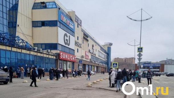Из омского «Триумфа» на улицу вывели всех посетителей и персонал