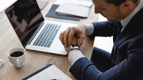 Омичи стали чаще покупать умные часы