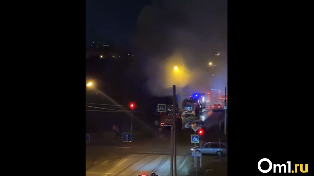 Появилось видео пожара в жилом доме в центре Омска