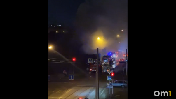Появилось видео пожара в жилом доме в центре Омска