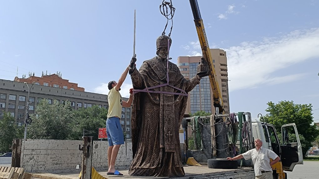 Памятник Николаю Чудотворцу установили в Новосибирске