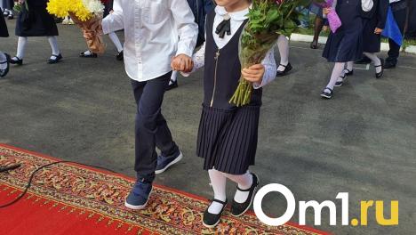 Как правильно выбрать школьную одежду и рюкзак для ребёнка? Омичам дали пять советов