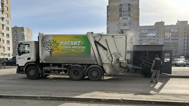 Мусоровозы в ловушке: как весна осложняет вывоз отходов