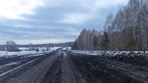 Жара и большегрузы разрушают дороги в Новосибирской области
