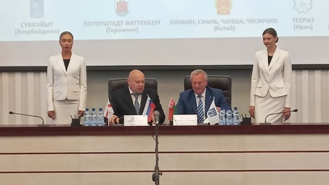 Мэр Омска Шелест подписал договор о побратимстве с главой Могилёва