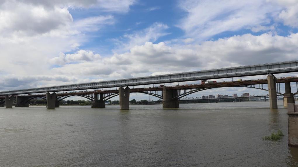 Октябрьский мост закроют для пешеходов в День города Новосибирска