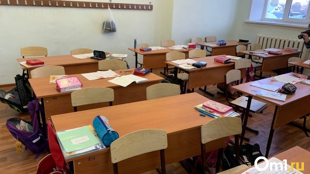 В омском Минздраве рассказали, как школьники портят себе здоровье из-за ручек и карандашей