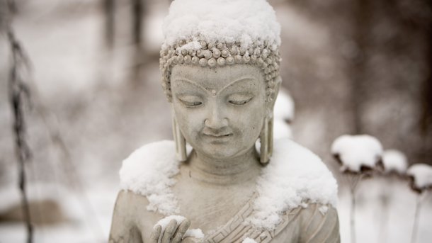 «Начал трогать во время сеанса». Омского религиозного гуру обвинили в сексуальных домогательствах