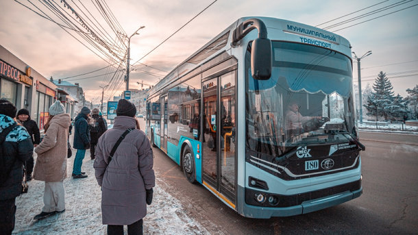 Раздетая омичка шокировала своим видом пассажиров автобуса
