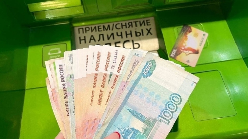 Омским чиновникам увеличили зарплату