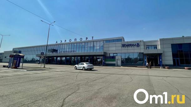 В Омске закроют въезд на платную парковку у аэропорта