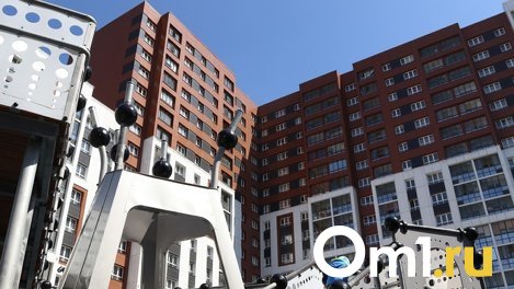 В Новосибирске с Монумента Славы убрали детскую площадку