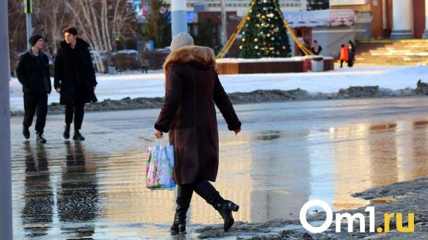 «Кипяток повсюду»: на 17-й Рабочей из-за прорыва трубы улицу заливает водой