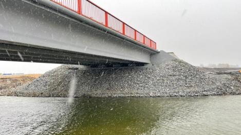 По поручению губернатора региона в Купинском районе построили мост к удалённому селу