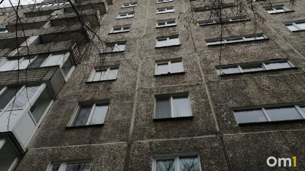 На земле у высотки нашли искалеченное тело юного студента