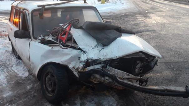 На трассе Омск-Черлак столкнулись два отечественных автомобиля