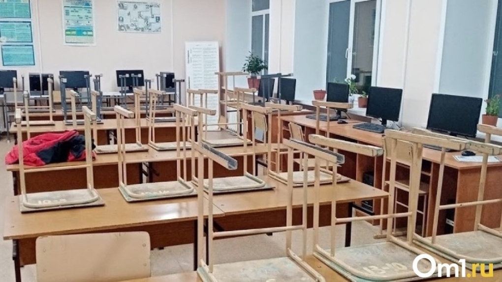 Физрук, на которого нажаловались омские школьники, собирается уволиться после обвинений в неадекватности