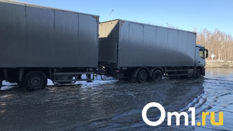 Большегрузам разрешат движение по трассе Тюмень – Омск по часам. Расписание