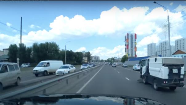 Автоблогеры Михеев и Павлов высмеяли уличный пылесос в Новосибирске