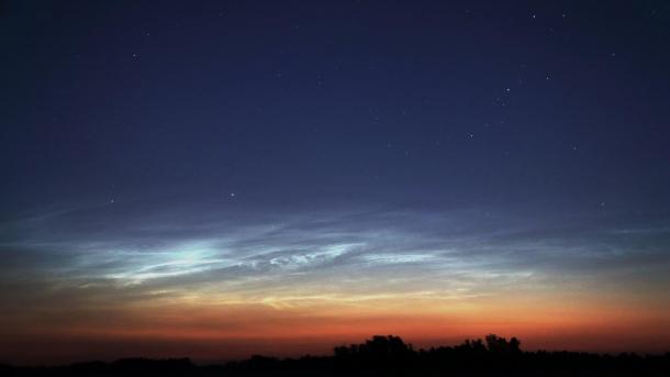 Небо над Омской областью украсили серебристые облака