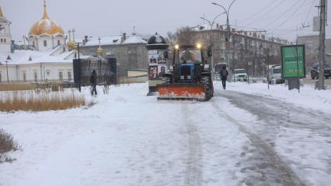 Более 17 тысяч кубометров снега вывезли с улиц Новосибирска за прошедшие сутки