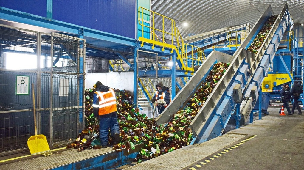 Омский регоператор набирает рабочих на мусоросортировочные заводы
