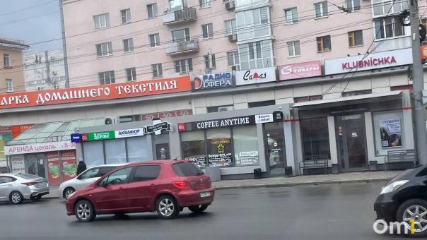 В Омске начала работать кофейня, в которую осенью врезалась машина