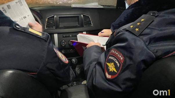 Омский рецидивист украл алкоголь и разгромил магазин