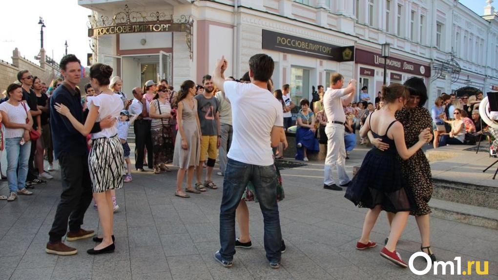 Омичей приглашают на танцевальную прогулку в центре города