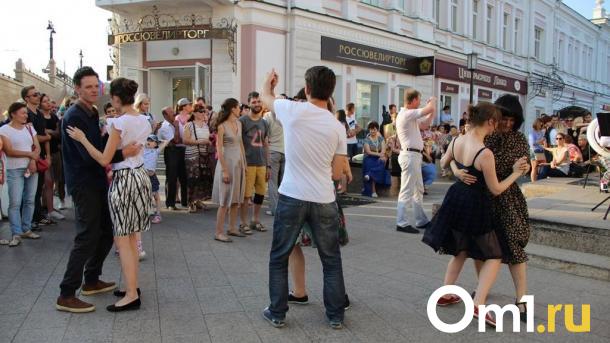 Омичей приглашают на танцевальную прогулку в центре города