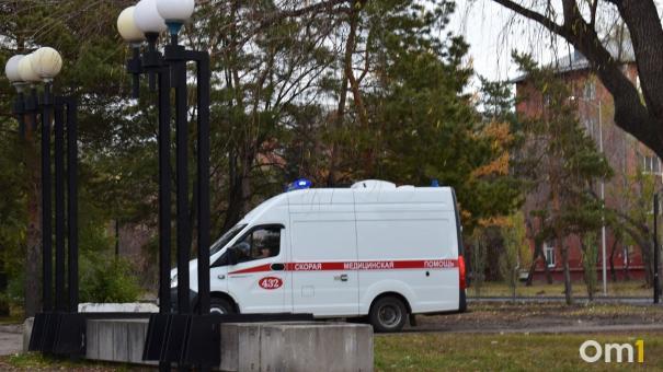 В Омске мужчину придавило груженым паллетом