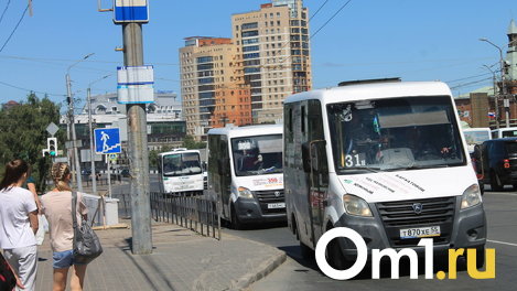Пробок стало меньше: омские чиновники отчитались о ситуации на дорогах после изменения маршрутной сети