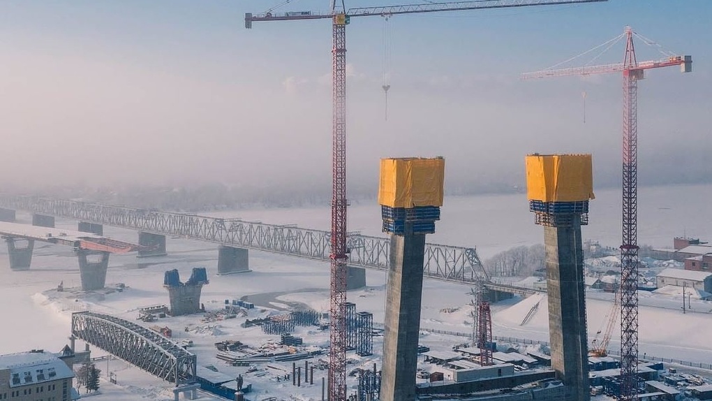 «Работа кипит»: новосибирский фотограф запечатлел строительство четвёртого моста через Обь. ФОТО