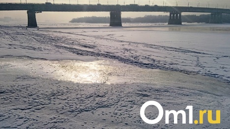 Не отпускайте детей и ищите тёмные пятна. Омичей предупредили о смертельной опасности омских водоёмов