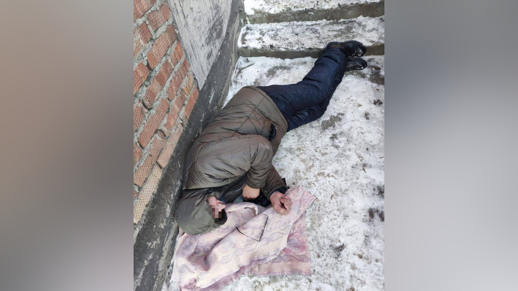 Никто не приходил на помощь: в Новосибирске ребёнок пытался спасти потерявшего сознание пенсионера