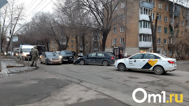 «Машину начало крутить». Массовая авария затруднила движение в Новосибирске