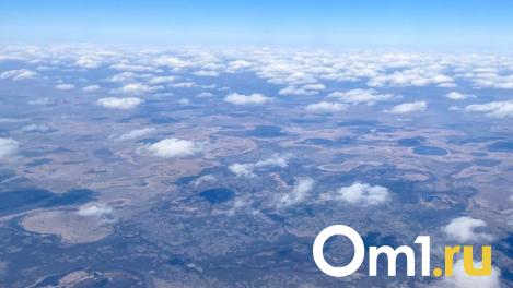 В небе над Омском заметили военный истребитель