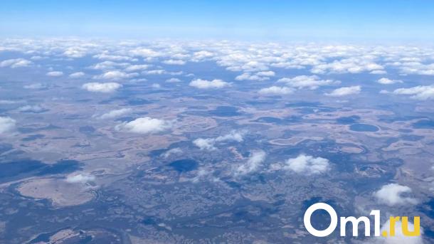 В небе над Омском заметили военный истребитель