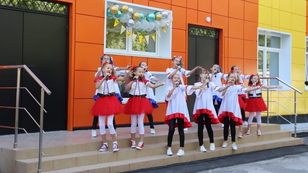 В Омске открылся новый корпус школы искусств при поддержке партии «Единая Россия»