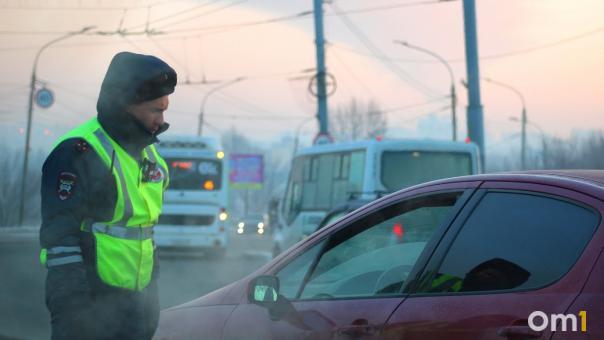 В Омске неизвестный водитель сбил ребёнка и уехал: его ищет полиция