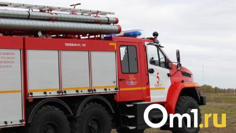 Омич едва не сгорел заживо в машине