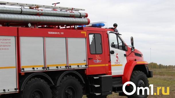 Омич едва не сгорел заживо в машине