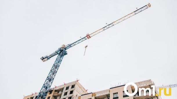 В Омске появился маленький многоквартирный дом