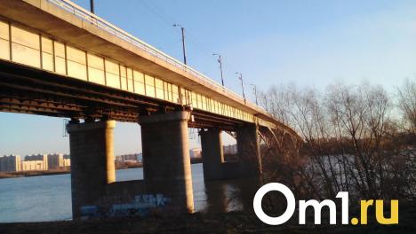 Опасный штырь: мост у Телецентра травмировал омича