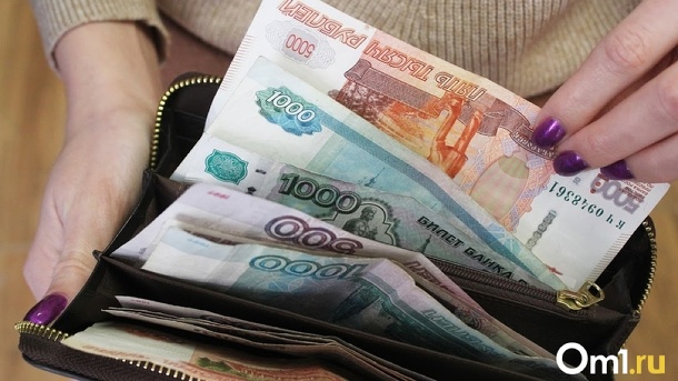 Молодая омичка потеряла деньги из-за «новогоднего чуда»