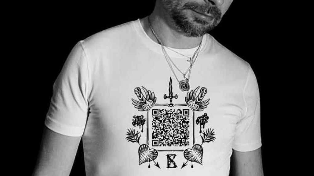 Заработать на пандемии: дизайнер из Новосибирска создал принт с QR-кодом для футболок