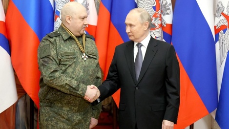 Выпускник омского училища генерал Сергей «Армагеддон» Суровикин награждён самым редким орденом России