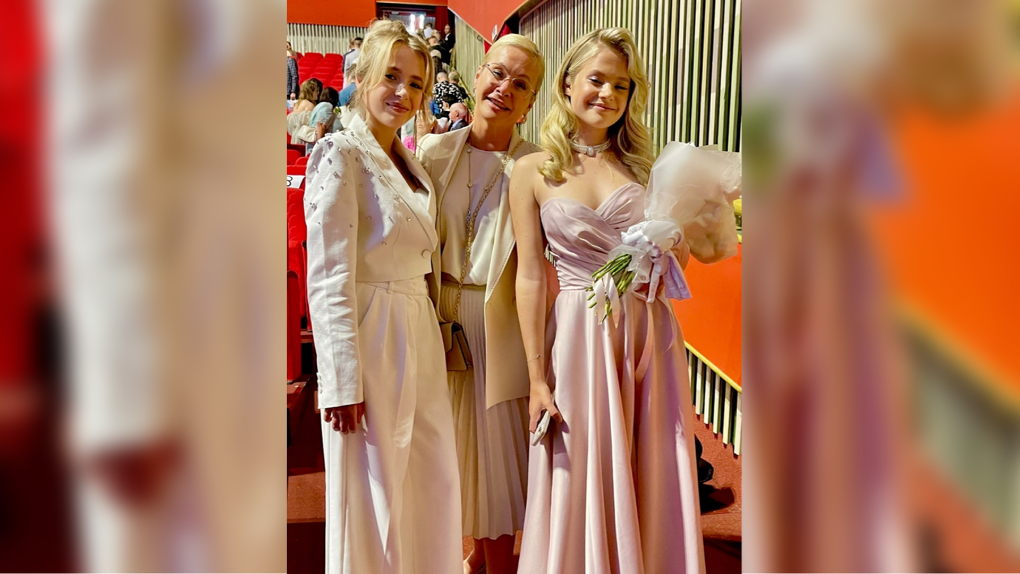 Вице-мэр Новосибирска Анна Терешкова опубликовала фото дочерей с выпускного