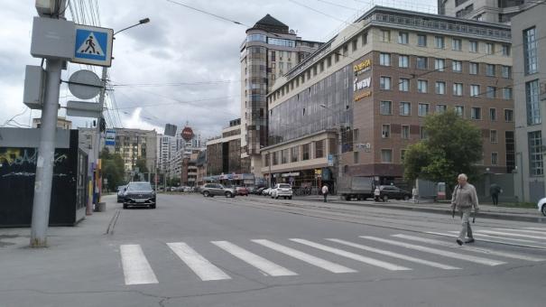 Свисающие провода на улице Ленина в Новосибирске спрячут под землю