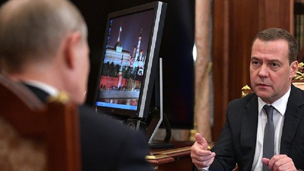 Пиратство разрешается: Дмитрий Медведев предложил распространять нелегальные копии фильмов и музыки